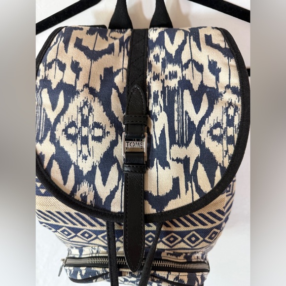 TOMS Aztec Blue Cream Beige Adjustable Strap Magnetic Clasp Canvas Backpack - Picture 3 of 11